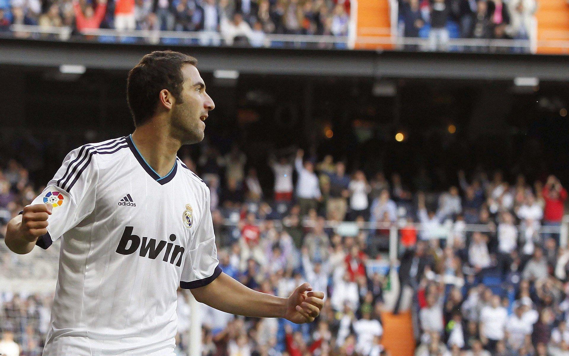 卡鲁索坚韧防守文班亚马，伊森妈妈场边惊呼，他把他都给犯出来了！